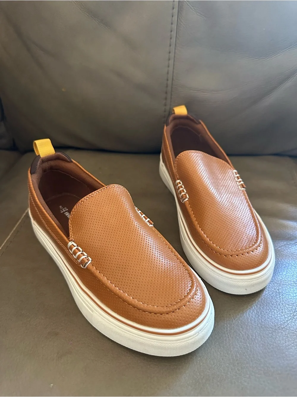Bruno Marc Brown Slip On Loafers Breathable Material Boys Size 2 EUC